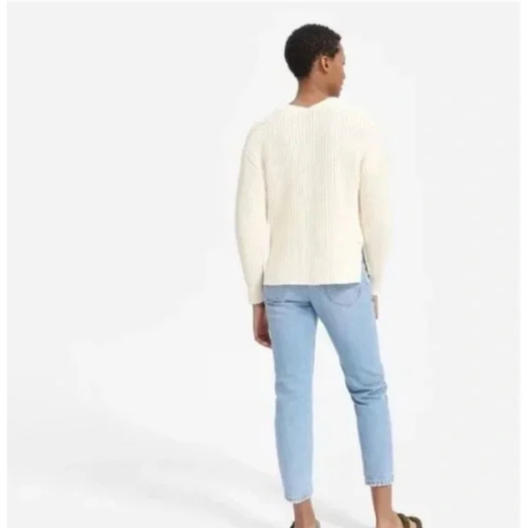 EVERLANE Ribbed V-Neck Cropped Pullover Sweater L/S in Solid Cream - Picture 6 of 10